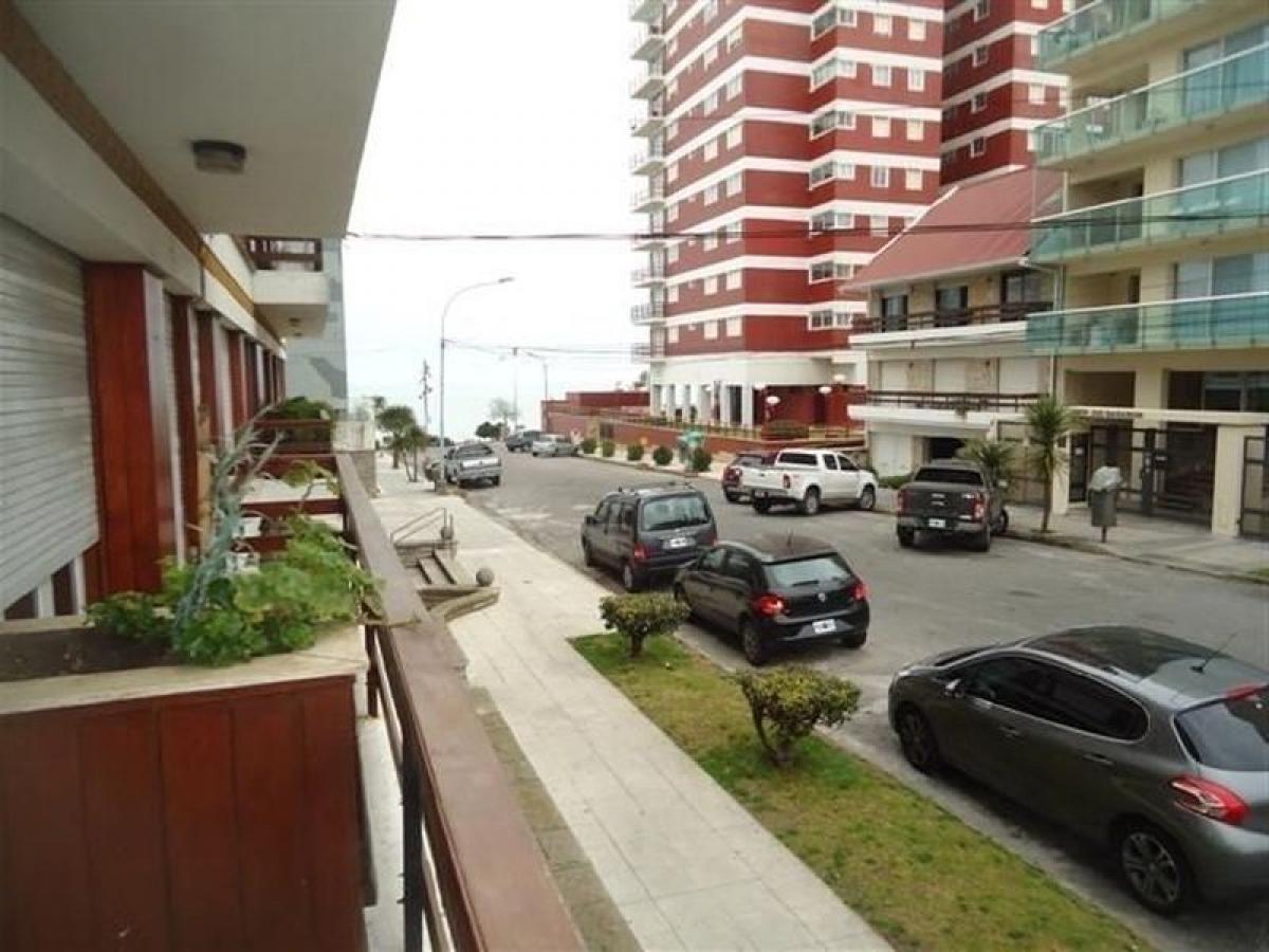 4 bedrooms Apartment in Mar del Plata, Argentina No. 80883