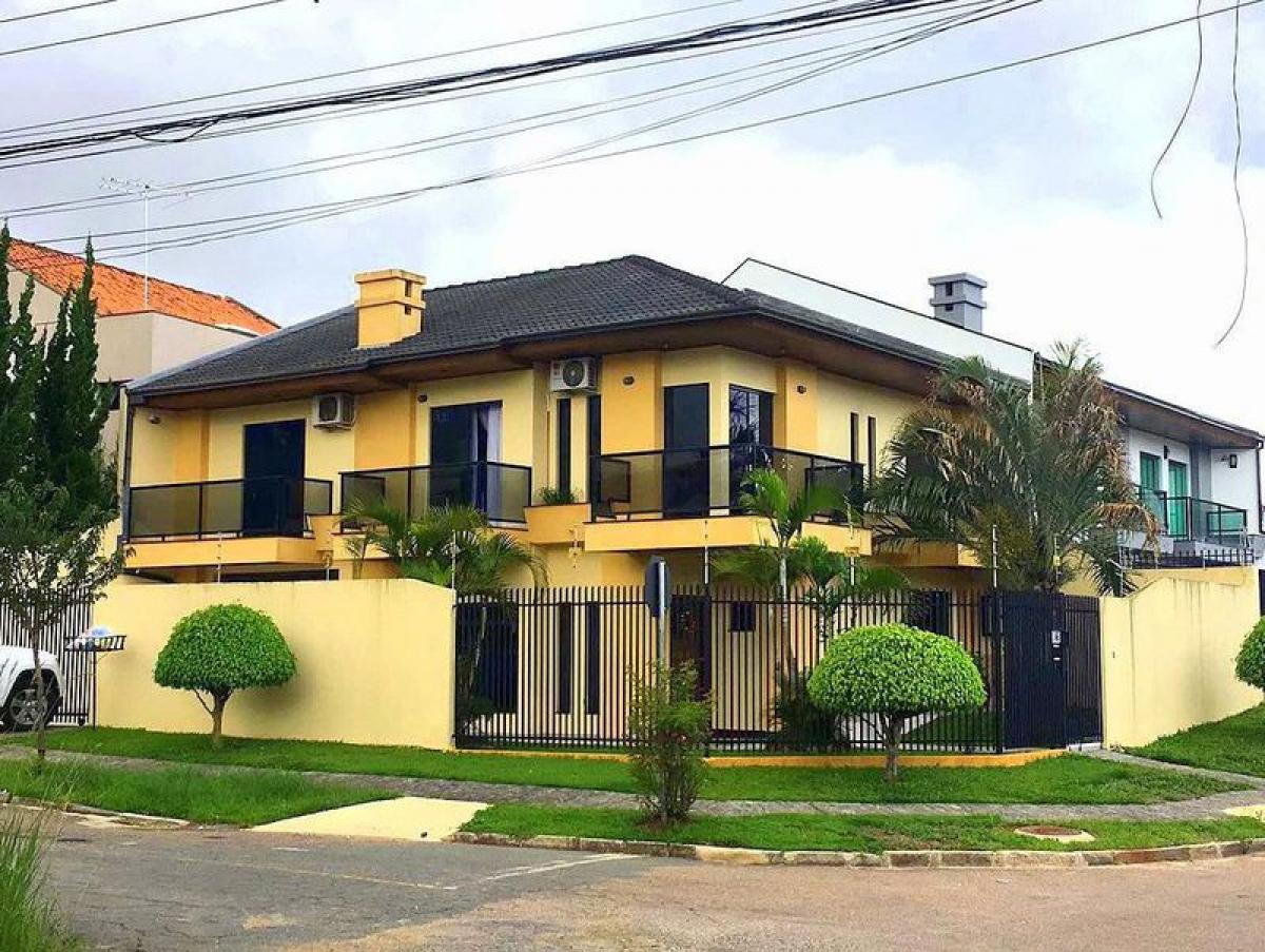 Casa de 3 dormitorios en Curitiba, Brazil No. 534306