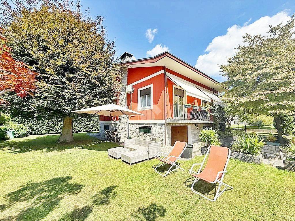 2 chambres Villa à Taino, Italy No. 275276