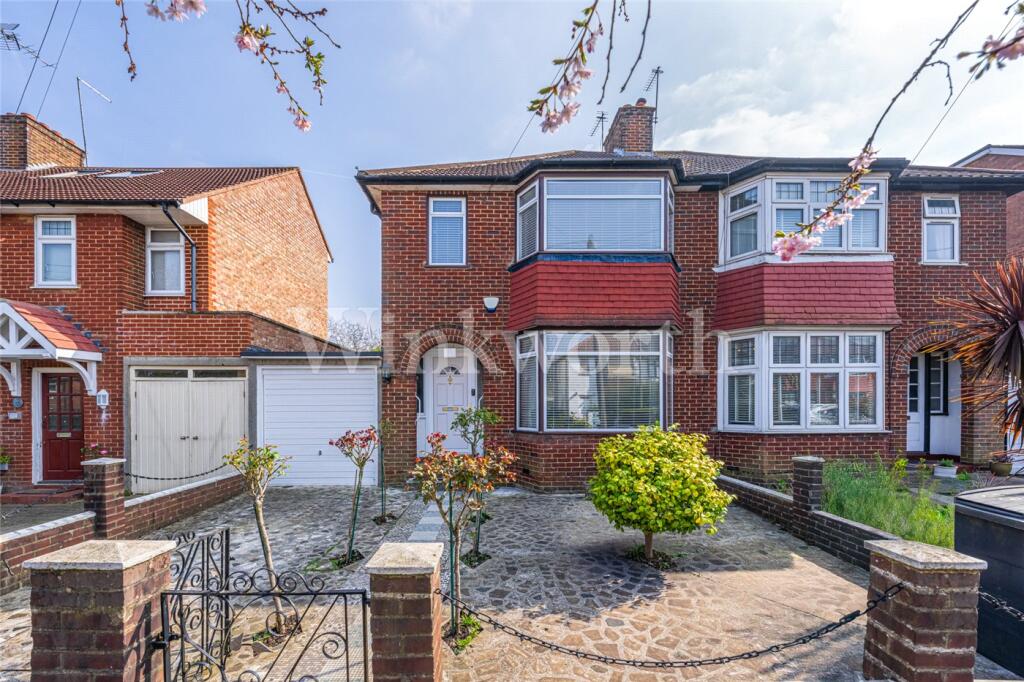 3 bedrooms House in London, United Kingdom No. 3661