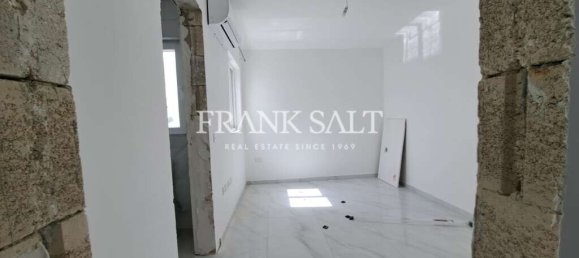 3 bedrooms Penthouse in Birkirkara, Malta No. 5173 8