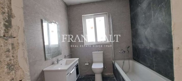 3 bedrooms Penthouse in Birkirkara, Malta No. 5173 13