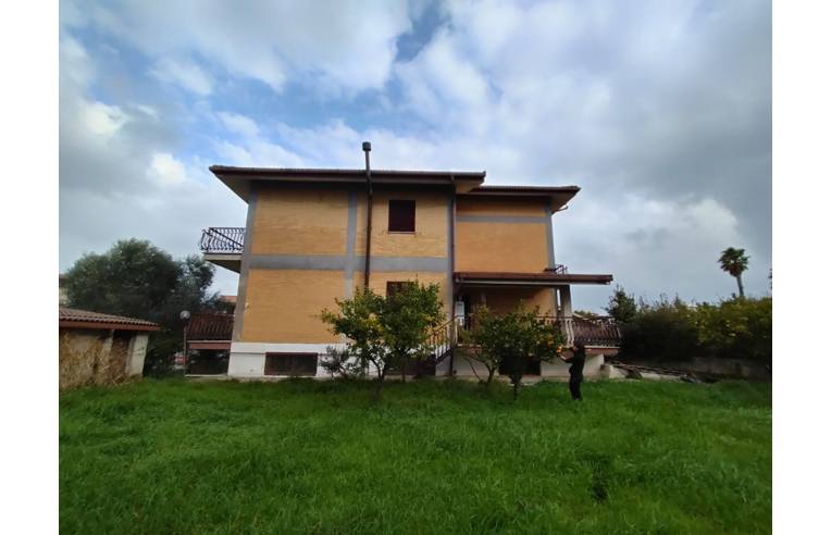 5 bedrooms Villa in Rome, Italy No. 345608