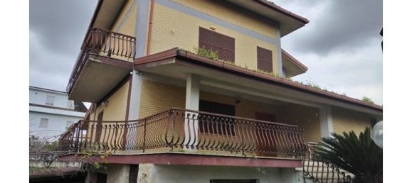 5 bedrooms Villa in Rome, Italy No. 345608 2