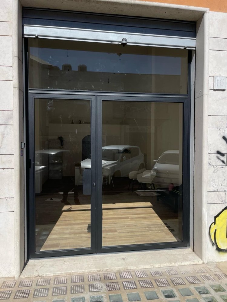 1 bedroom Commercial property in Rome, Italy No. 69743