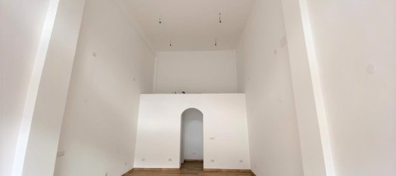 1 bedroom Commercial property in Rome, Italy No. 69743 3