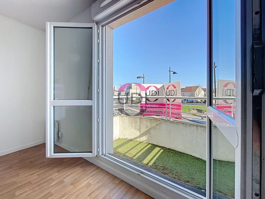 Studio in Corbeil-Essonnes, France, Nr. 119915