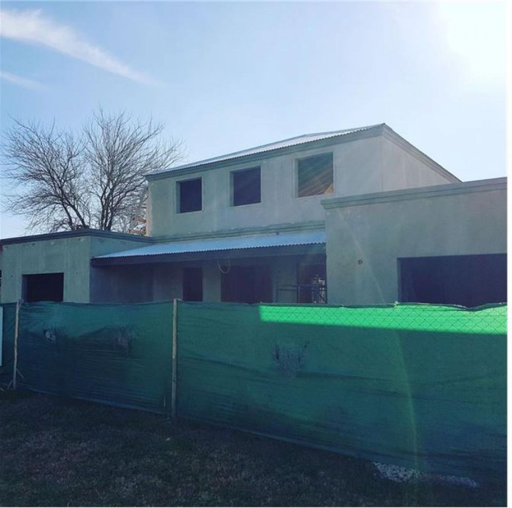 4 bedrooms House in Escobar, Argentina No. 9445