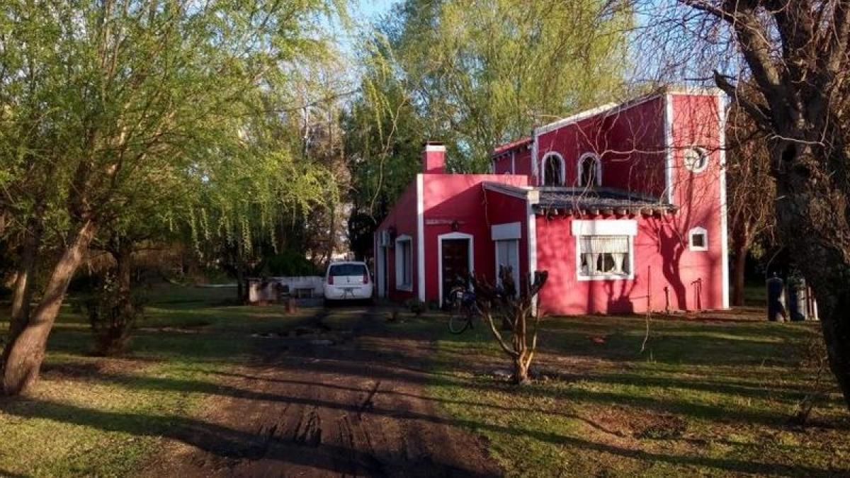 Casa de 3 dormitorios en Buenos Aires, Argentina No. 79823