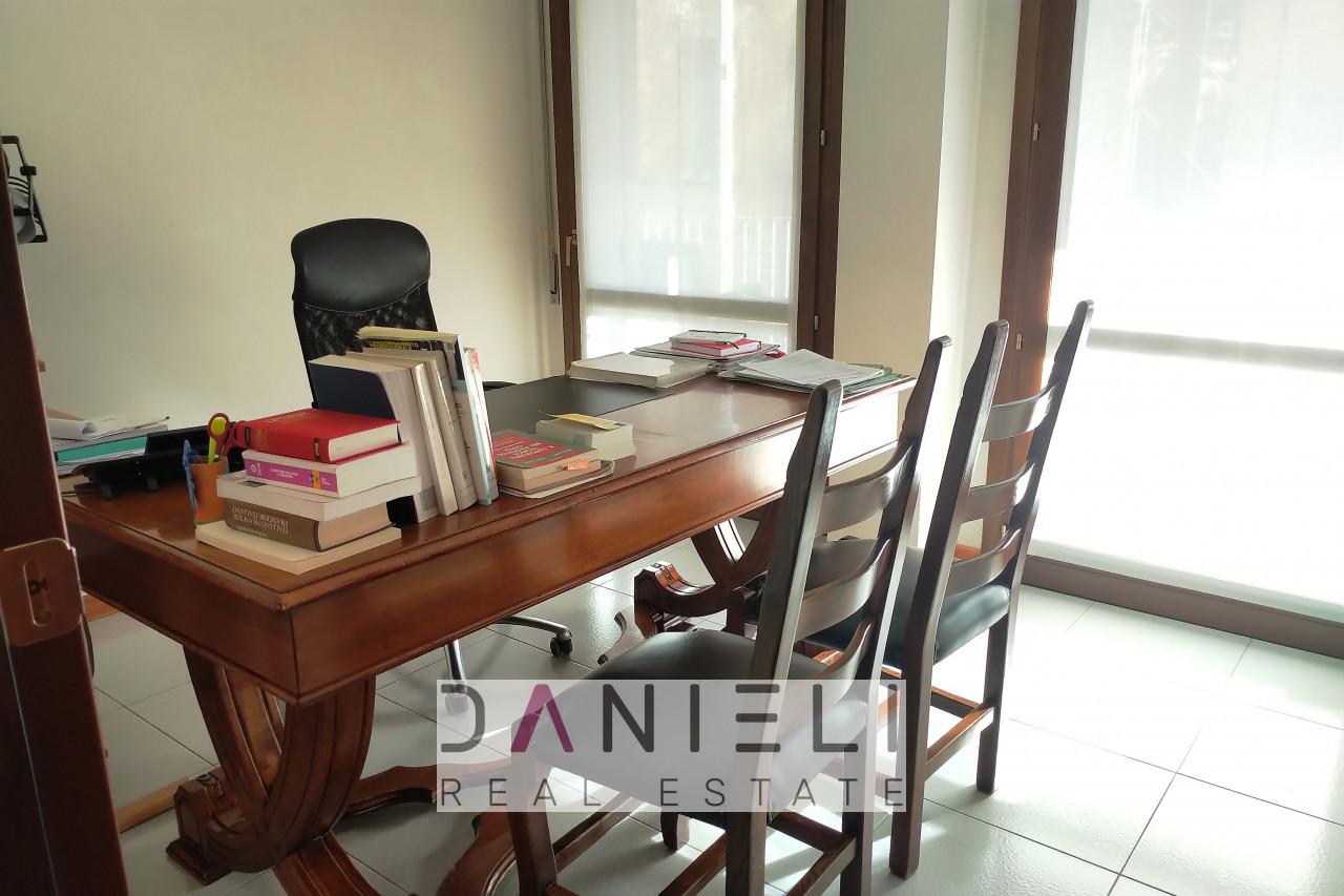 4 rooms Apartment in Vicenza, Italy No. 236660