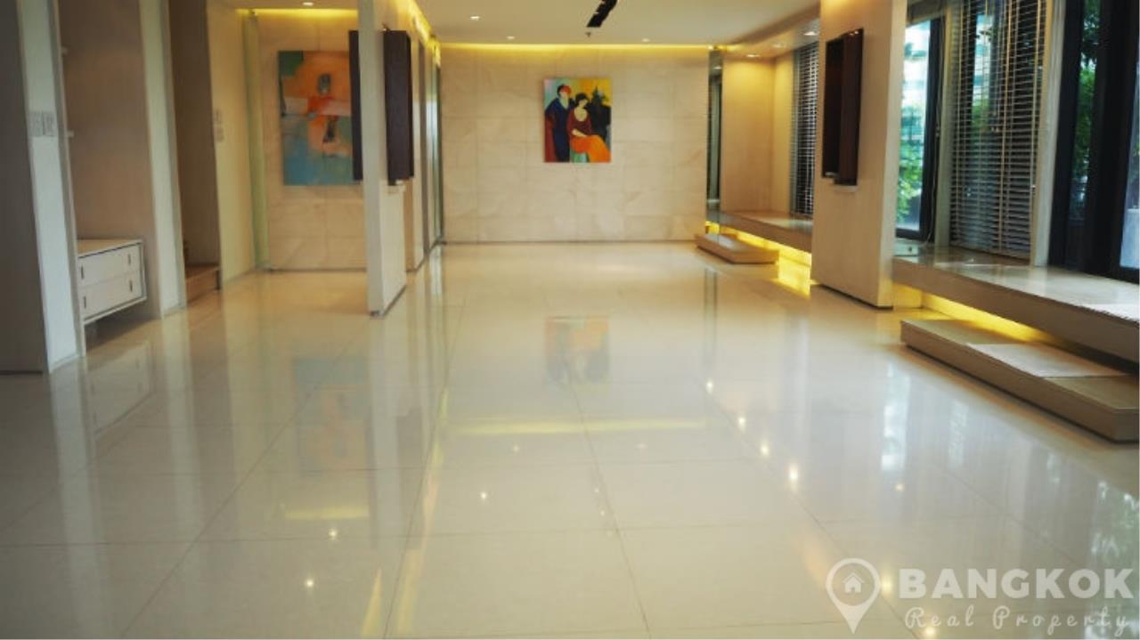 3 bedrooms Condo in Bangkok, Thailand No. 2099