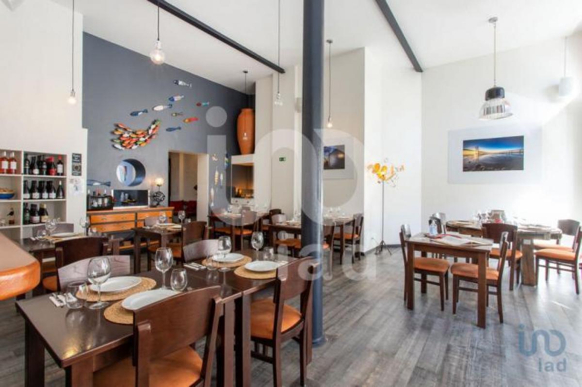  محل تجاري في Lisbon, Portugal 168متر مربع رقم 8389