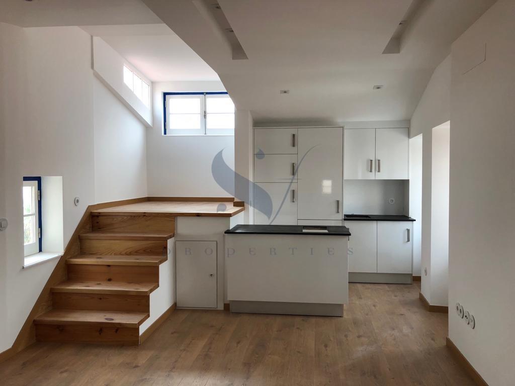 233m² Building in Lisbon, Portugal No. 128885