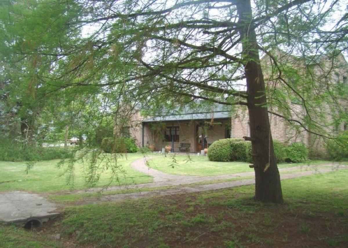 4 bedrooms Farm in Ezeiza, Argentina No. 41117