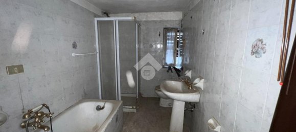 4 bedrooms House in Verolavecchia, Italy No. 161150 6