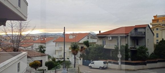 5 rooms Apartment in Pescara, Italy No. 18873 12