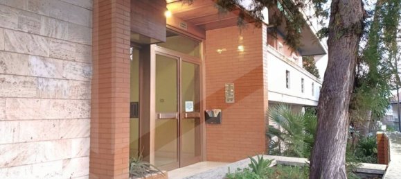 5 rooms Apartment in Pescara, Italy No. 18873 15