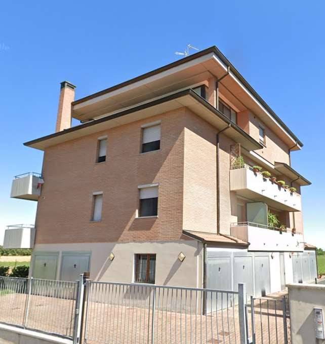 3 bedrooms Apartment in Parma, Italy No. 293394