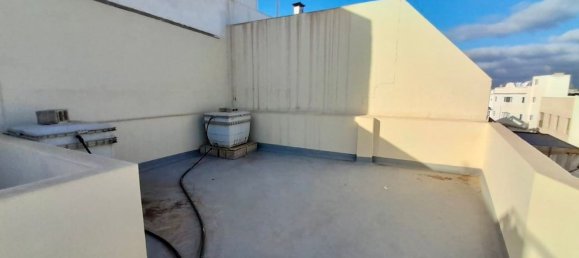 Apartamento de 2 dormitorios en Arrecife, Spain No. 140232 8