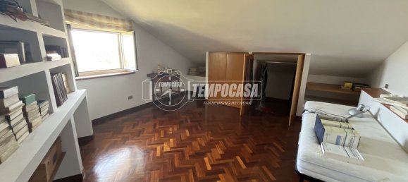 Вилла с 6 комнатами в Спольторе, Италия № 210449 35