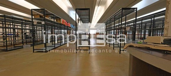 Коммерческая недвижимость с 5 комнатами в Вогера, Италия № 112911 9