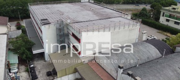 Коммерческая недвижимость с 5 комнатами в Вогера, Италия № 112911 21