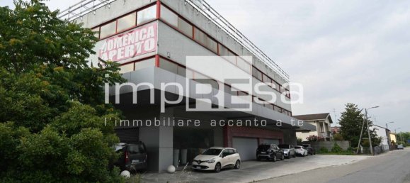 Коммерческая недвижимость с 5 комнатами в Вогера, Италия № 112911 3