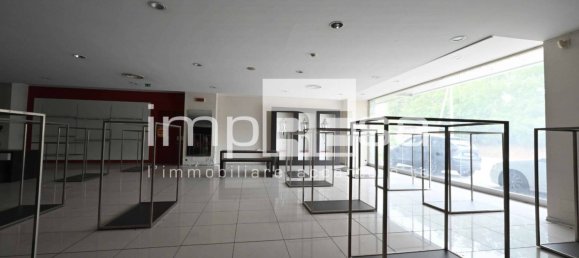 Коммерческая недвижимость с 5 комнатами в Вогера, Италия № 112911 19