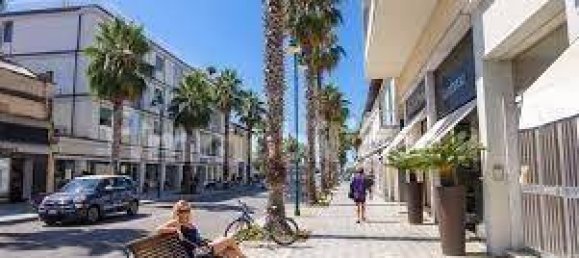 4 bedrooms Villa in Forte dei Marmi, Italy No. 194171 25