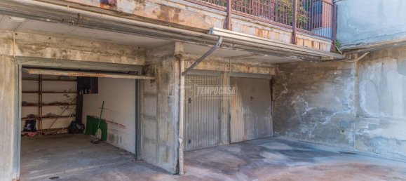 1 room Garage in Magenta, Italy No. 4726 3