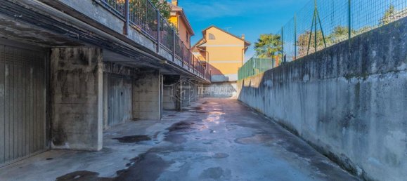 1 room Garage in Magenta, Italy No. 4726 7