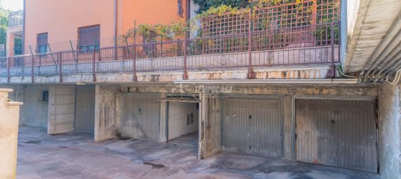 1 room Garage in Magenta, Italy No. 4726 2