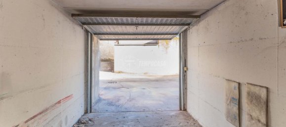 1 room Garage in Magenta, Italy No. 4726 5