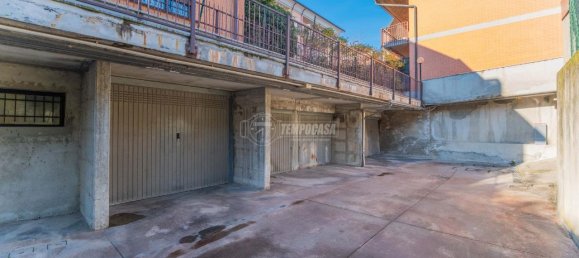 1 room Garage in Magenta, Italy No. 4726 11