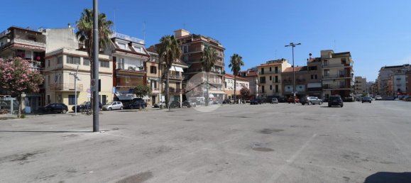 1 room Commercial property in San Benedetto del Tronto, Italy No. 324243 4