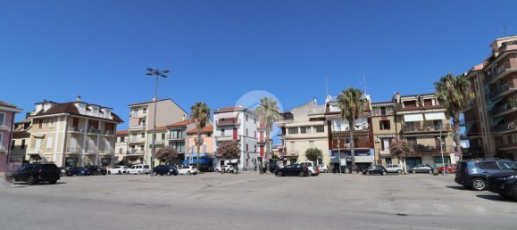 1 room Commercial property in San Benedetto del Tronto, Italy No. 324243 9