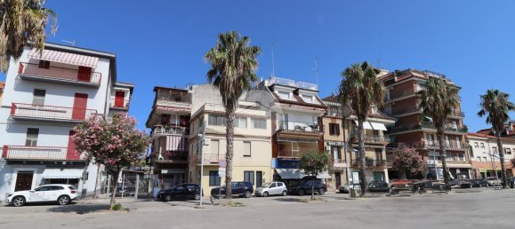 1 room Commercial property in San Benedetto del Tronto, Italy No. 324243 2