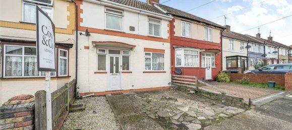 3 bedrooms House in Wembley, United Kingdom No. 12210 11