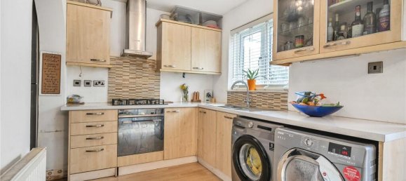 3 bedrooms House in Wembley, United Kingdom No. 12210 14