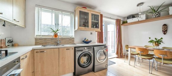 3 bedrooms House in Wembley, United Kingdom No. 12210 22