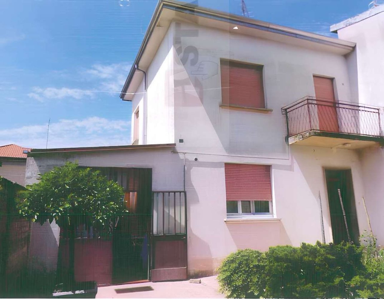 3 rooms Apartment in Mozzate, Italy No. 3944