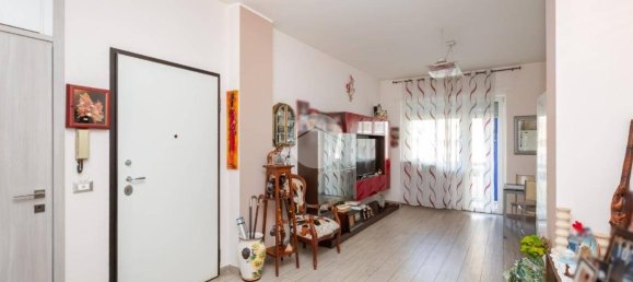 2 Schlafzimmer Wohnung in Collegno, Italy, Nr. 336307 11