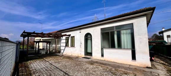 Дом с 4 комнатами в Дуэвилле, Италия № 217674 2