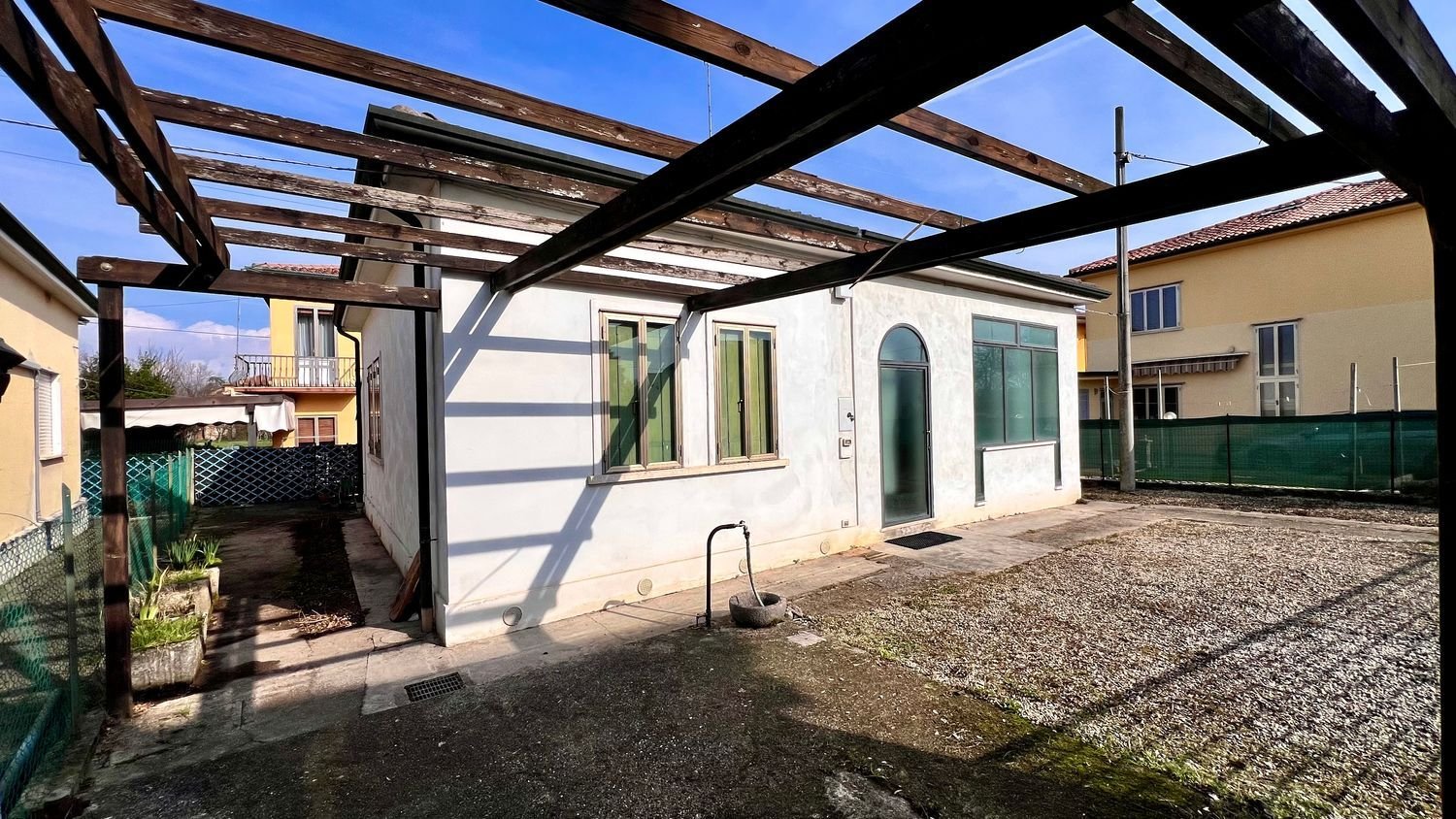 Дом с 4 комнатами в Дуэвилле, Италия № 217674