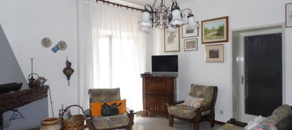 3 bedrooms House in Sillano Giuncugnano, Italy No. 122613 9