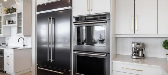 5 bedrooms House in British Columbia, Canada No. 1227 6