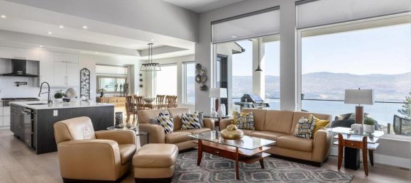 5 bedrooms House in British Columbia, Canada No. 1227 8