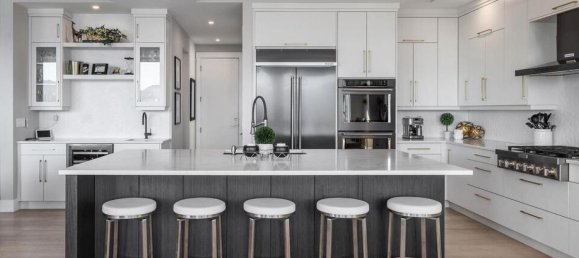 5 bedrooms House in British Columbia, Canada No. 1227 4