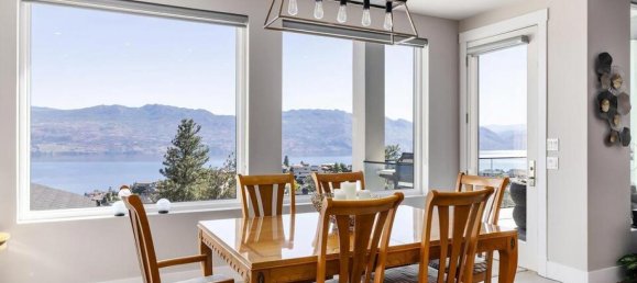 5 bedrooms House in British Columbia, Canada No. 1227 12