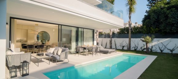 4 bedrooms Villa in Marbella, Spain No. 4394 2